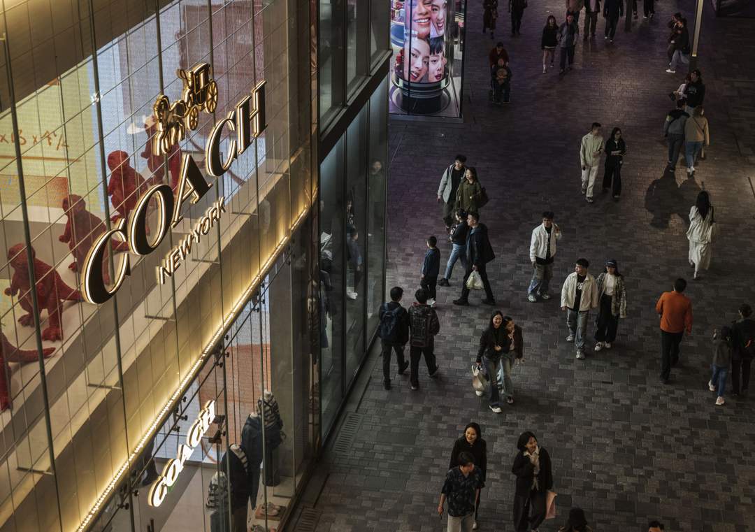 China’s Deflation Deepens as Price Wars Escalate: R7 Breakfasts and Coach Bags for R500